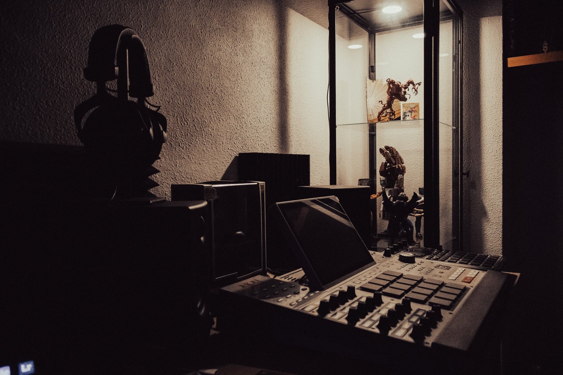 How to Sell Beats in 2026: The Honest Guide (From Someone Who Started Selling Without Following the Same Old Rules) - Sample Packs by Soul Chemist